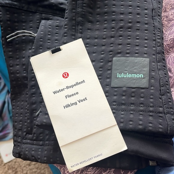 Lululemon BNWT- water repellent Fleece Lined hiking Vest- size 0 xs- black quilt - Picture 8 of 15